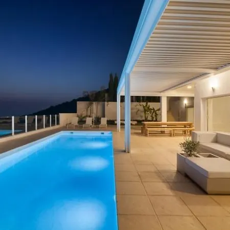Aqualuna Tatil Evi *